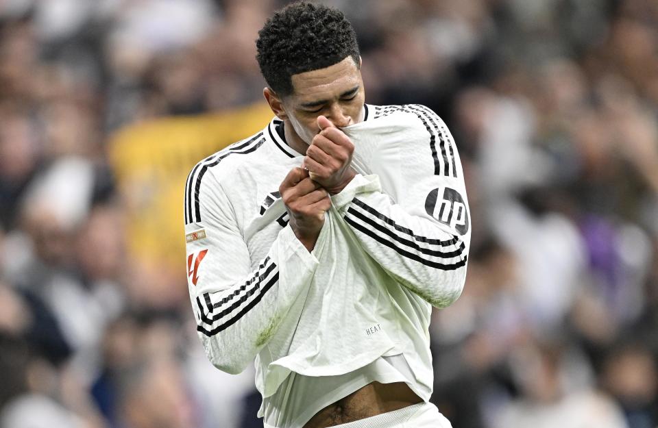 高颜值一家人！排球世界冠军晒全家福，两儿一女粉雕玉琢漂亮可爱（排球世界冠军晒全家福：一家颜值在线，两儿一女精致可爱）