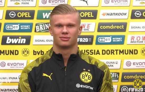 记者：兰克尔-泽在海牛出征杭州前拂袖而去，职业素养低（记者：海牛赴杭前兰克尔-泽突然离队，职业素养遭质疑）