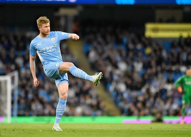 足球曝英超多队将出售核心以平衡财政（曝英超多队拟出售核心球员以缓解财务压力）