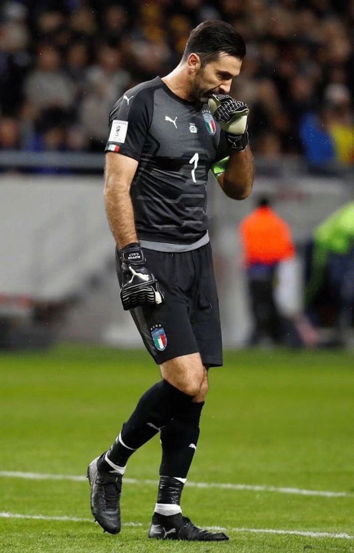 荷媒：拜仁今天将派球探考察里德，评估是否正式联系费耶诺德（荷媒：拜仁今日派球探考察里德，权衡是否与费耶诺德展开正式洽谈）