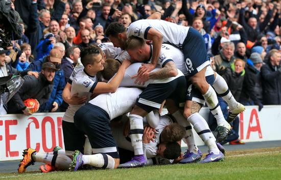 安切洛蒂：贝林厄姆风格像卡卡，他很聪明总能出现在关键位置（安切洛蒂赞贝林厄姆：风格近卡卡，聪明跑位常现关键位置）