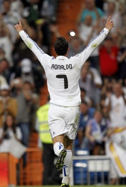 海登海姆2-1逆转弗赖堡，席默尔、迈因卡破门（海登海姆2比1逆转弗赖堡：席默尔、迈因卡相继建功）