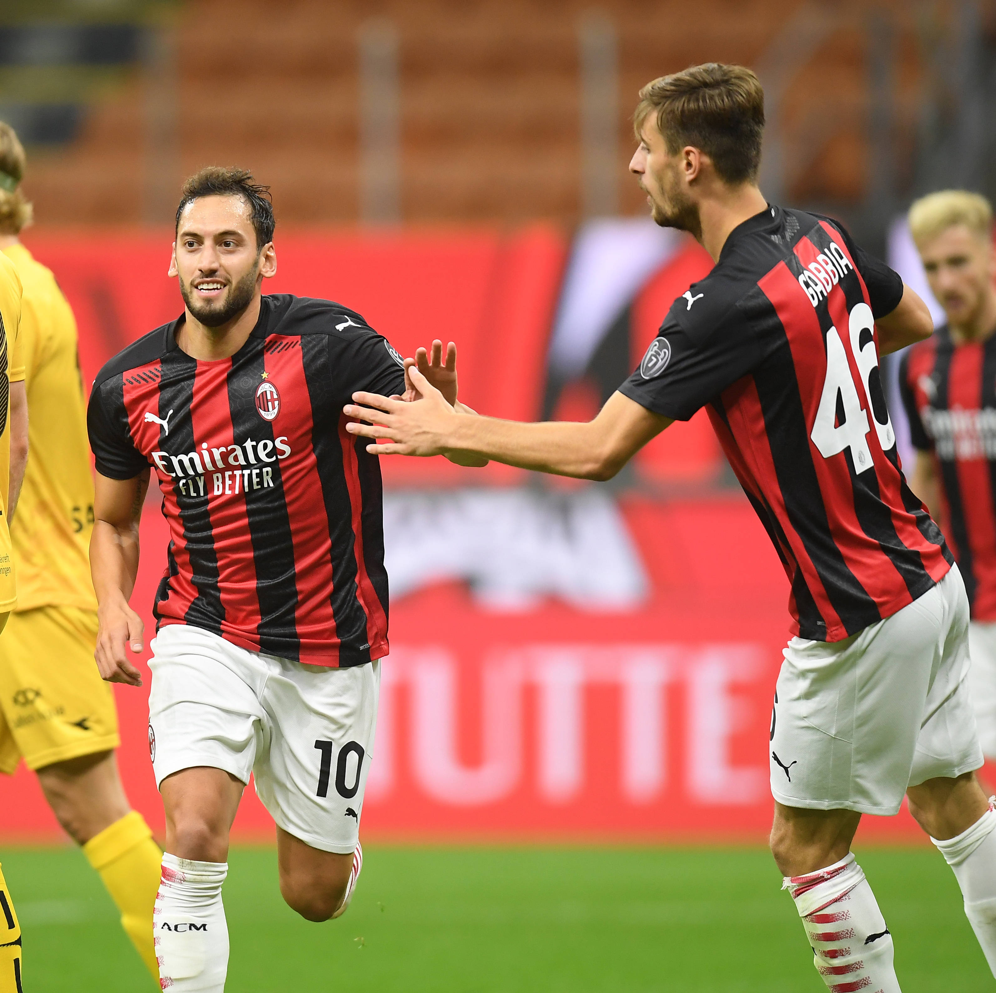 五粮液全球发售世界杯官方联名产品，打造中国白酒国际化“品效合一”新样本（五粮液世界杯官方联名全球发售，树立中国白酒出海“品效合一”新标杆）